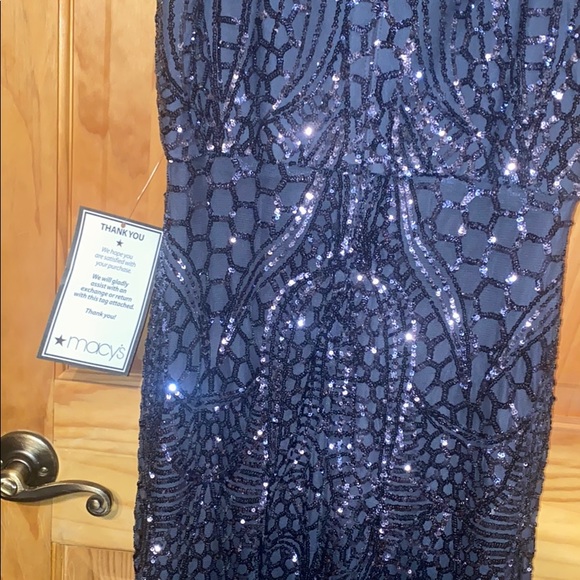 Dress - Picture 3 of 4